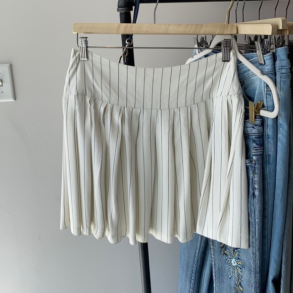 *SOLD* Vintage 90s Pleated Skirt - Picture 1 of 4